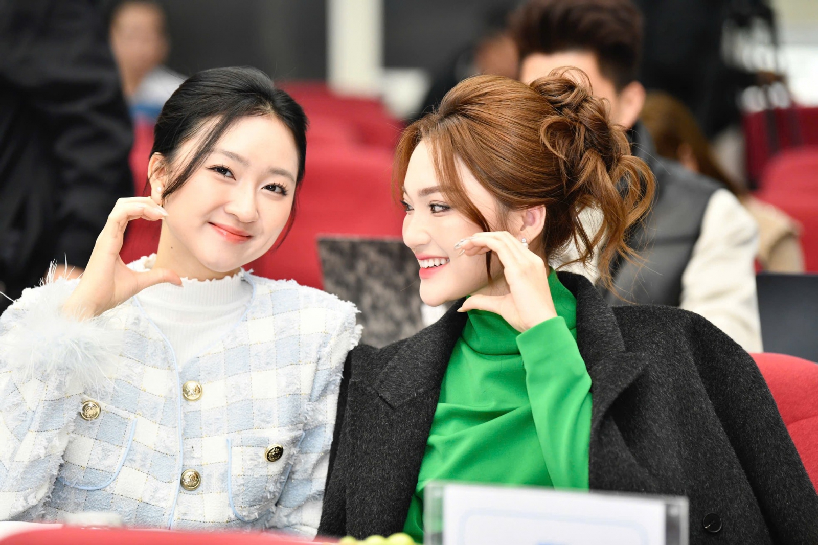 Dàn người đẹp Hoa hậu Việt Nam tại họp báo Giải thưởng Gương mặt trẻ Việt Nam tiêu biểu